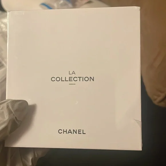 CHANEL Black and Gold Accessory Set - Picture 9 of 16